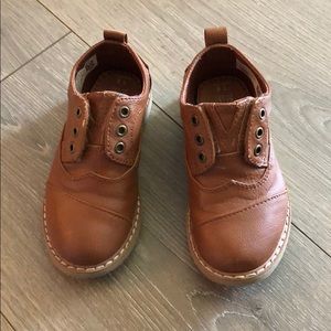 TOMS Toddler Brogue Dress Shoe